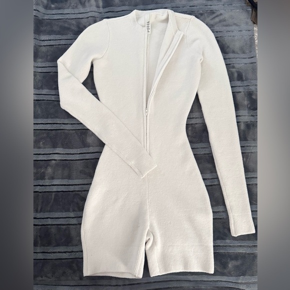 Skims Light Cozy Onesie - Marble - Picture 4 of 6